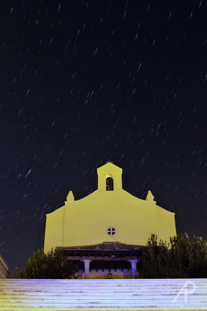 Ermita a la luz de la noche